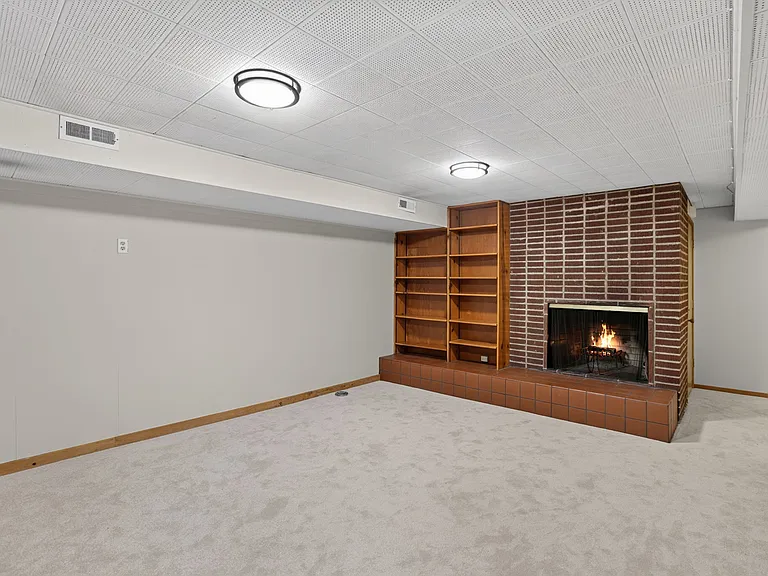 910 York Rd — Photo 18