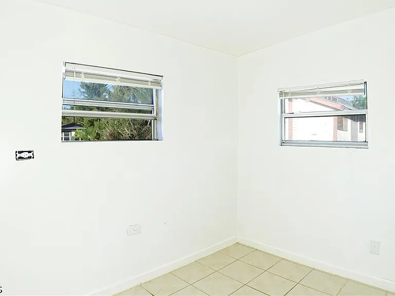 3042 Douglas Ave — Photo 9