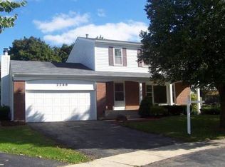 2260 Highfield Ct, Aurora, IL 60504