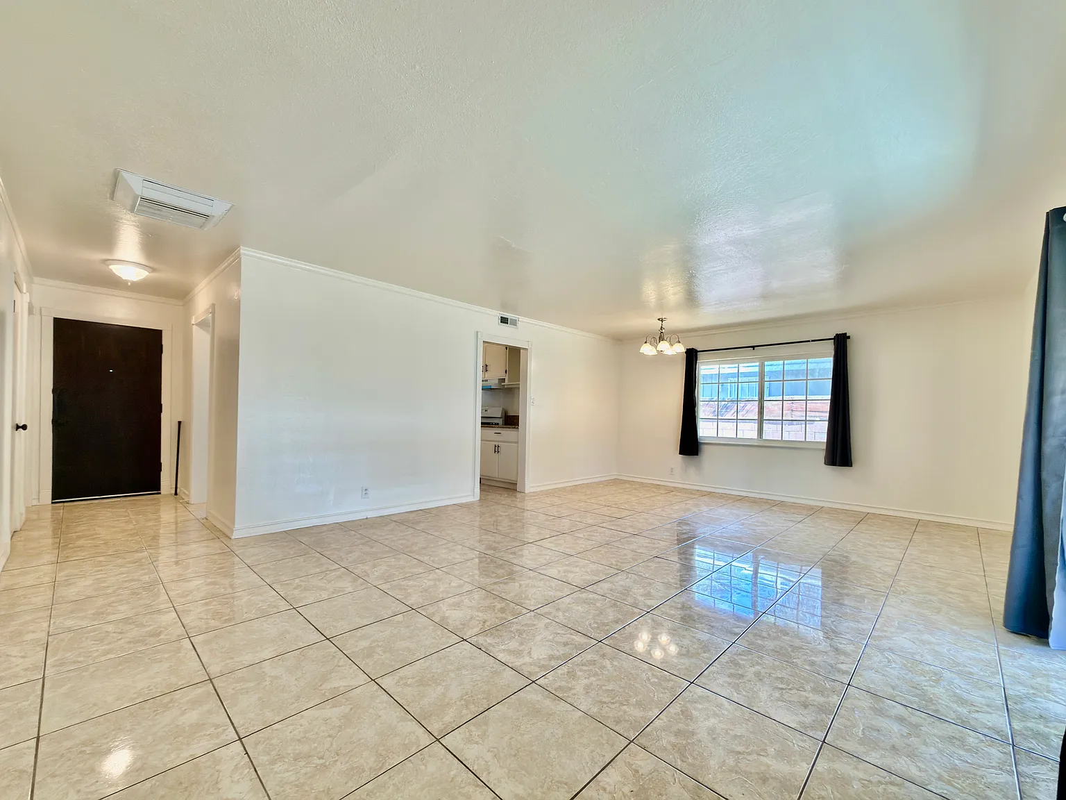 3 bed, 1.5 bath, 1241 sqft, $2,599 — Photo 3