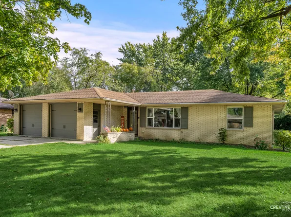 123 Terry Dr, Sugar Grove, IL 60554