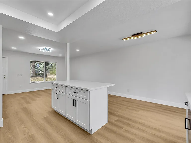 1052 W Quince St — Photo 15