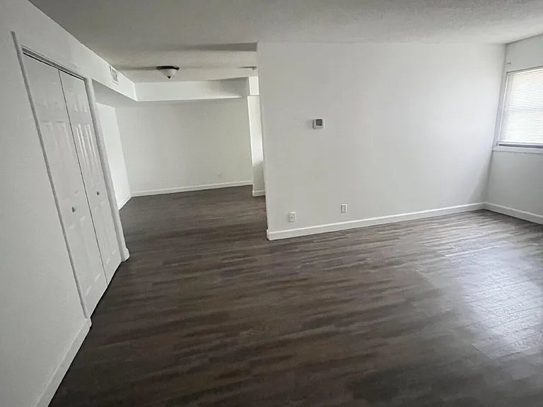 301 W North St #1 — Photo 2