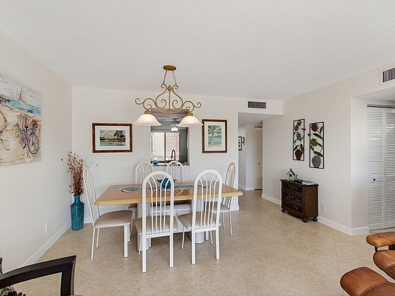 5th image of 7006 Huntington Lane #404