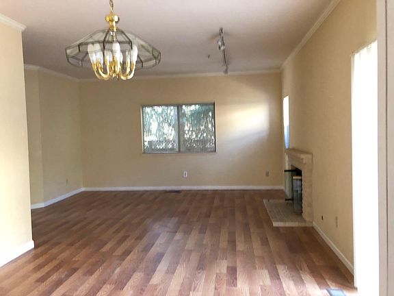 4th image of 248 Morse Ave