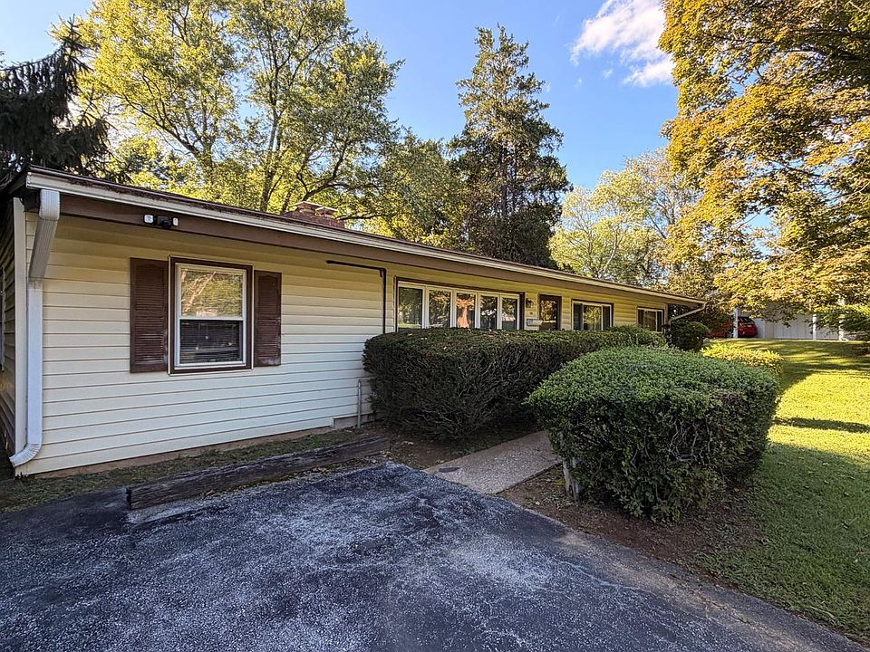 2nd image of 334 Holly Rd