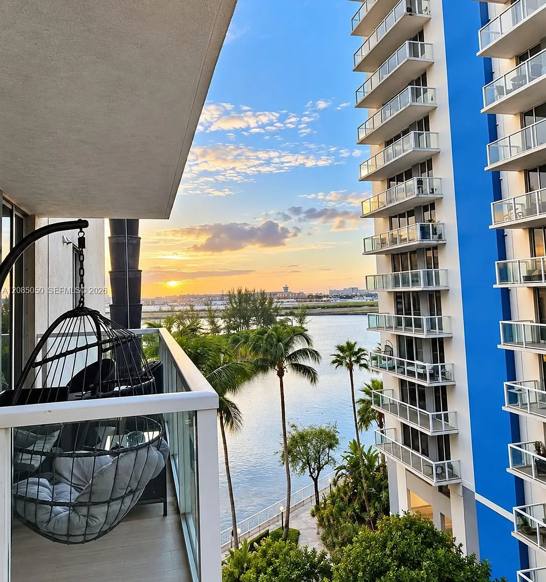 Blue Lagoon Condo — Photo 3