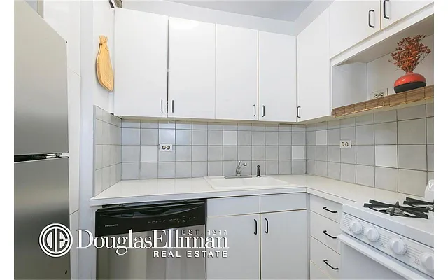 Rented by Douglas Elliman | media 7