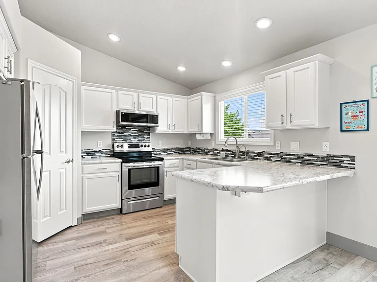 514 W Palmer Dr — Photo 12