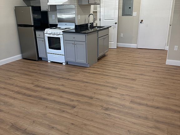 3rd image of 1050 Hancock St #A6