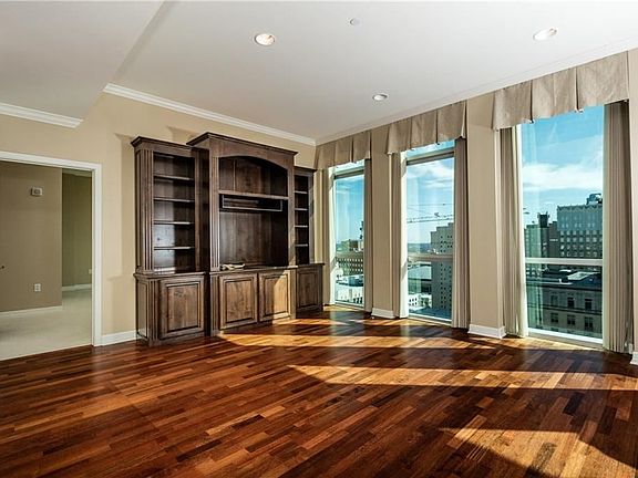 4th image of 500 Throckmorton St APT 1804