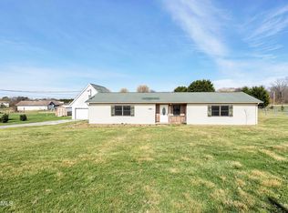 1424 Hillside Dr, Sevierville, TN 37876