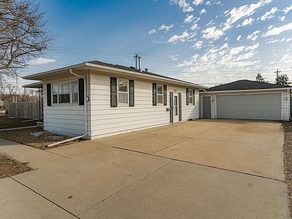 2nd image of 2302 Pearl Ct SE