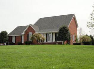913 Doe Run Ct, Adams, TN 37010