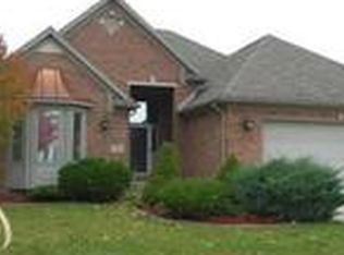 16540 Rosa Ln, Southgate, MI 48195