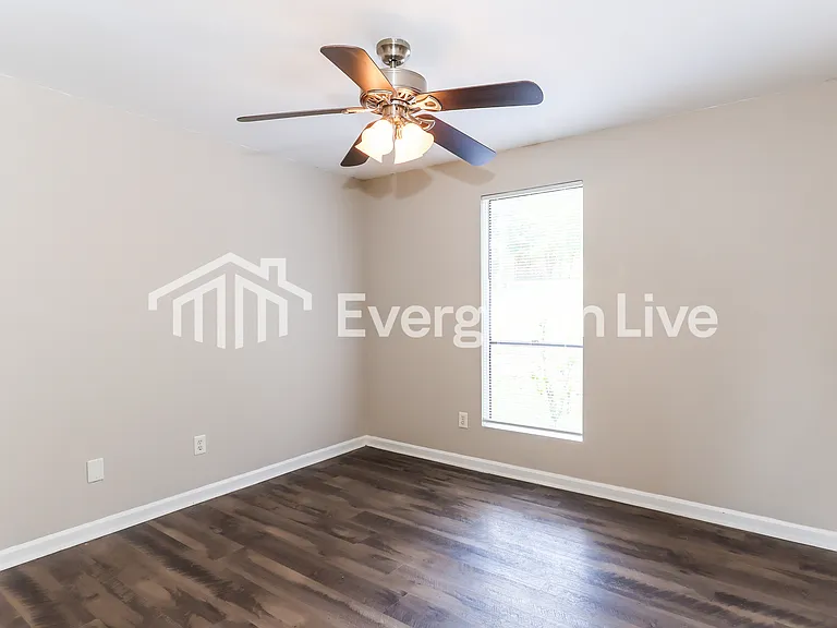 2686 Barclay St — Photo 11