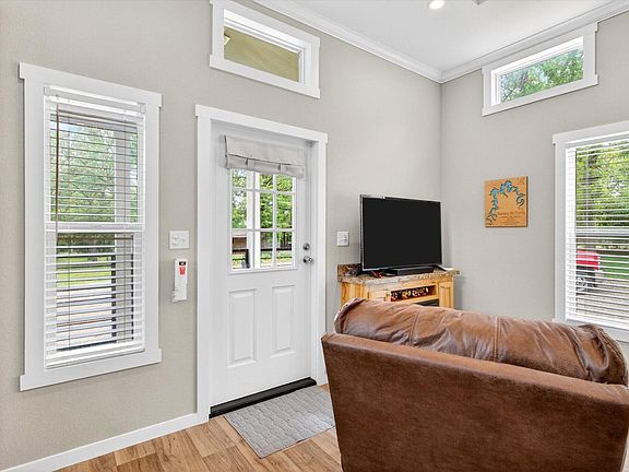 5th image of 22440 Maple Street