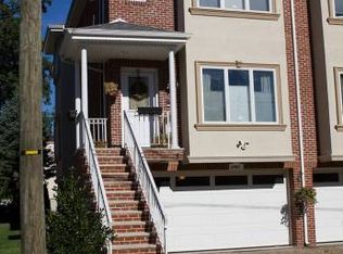 2465 7th St #2465, Fort Lee, NJ 07024