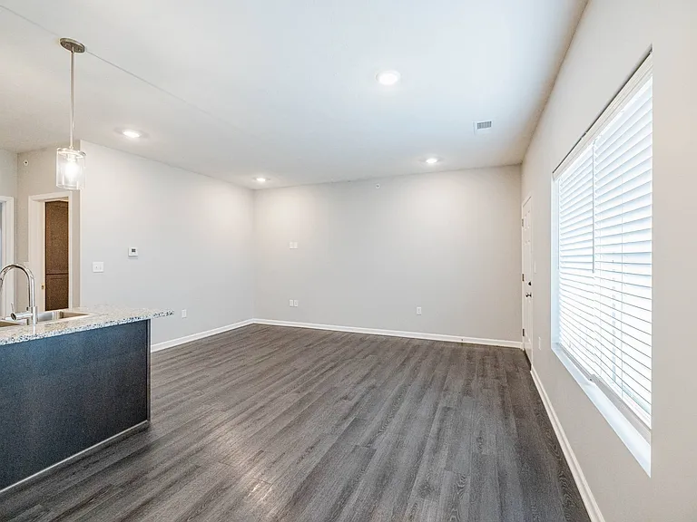 Trailview Apartments at Pioneers Park — Photo 31