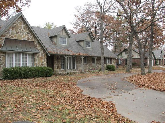 2nd image of 1010 N Faulkner Pl