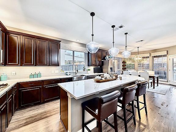 3rd image of 209 Lakeshore Dr
