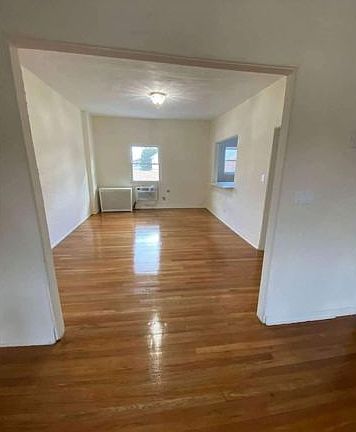 2nd image of 2909 Bell Blvd