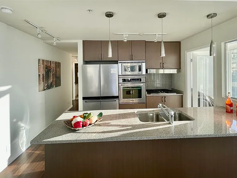 1211 Melville St #1703 — Photo 2