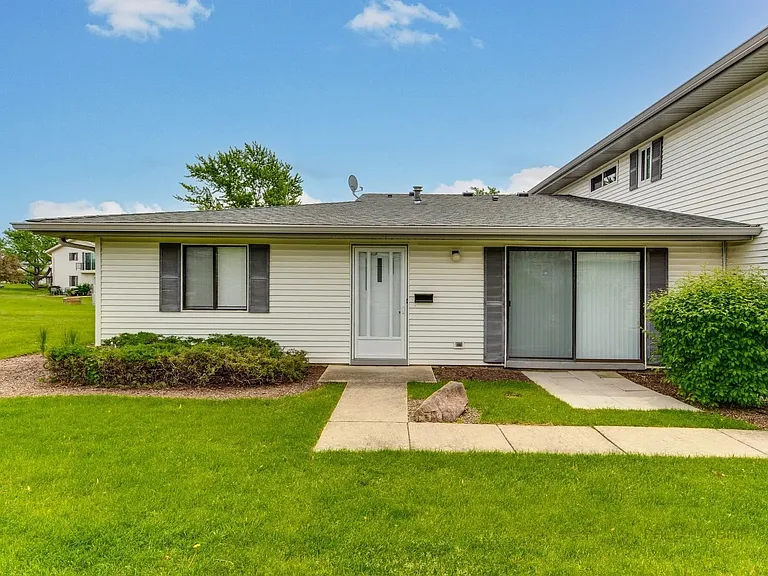 219 Kendrick Ct #219 — Photo 3