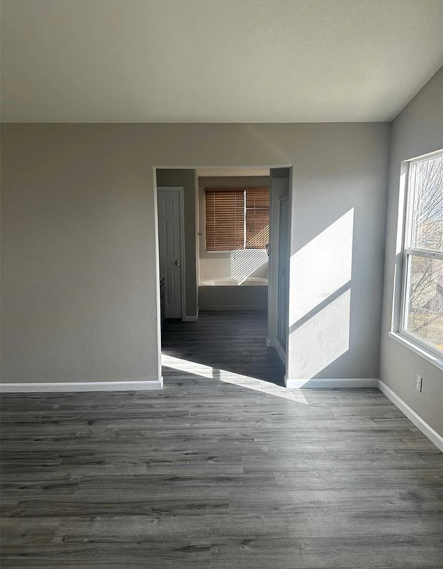4 bed, 3.5 bath, 2757 sqft, $2,800 — Photo 2