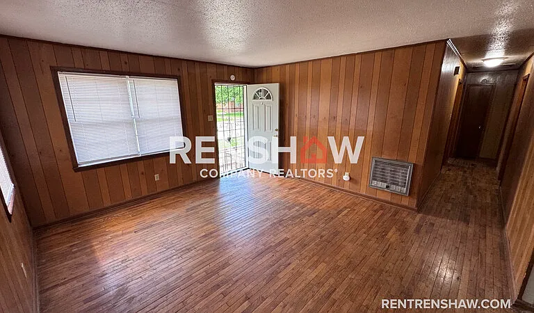 92 Navy Dr E — Photo 3