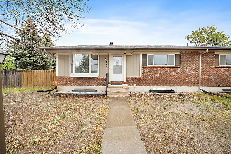 3 bed, 2.0 bath, 2000 sqft, $1,625 — Photo 2