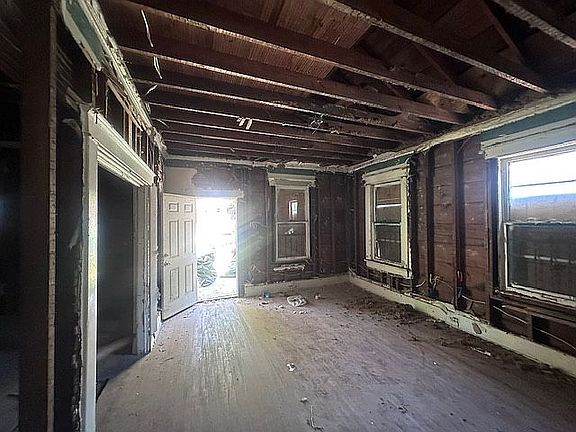 4th image of 767 Roanoke Ave
