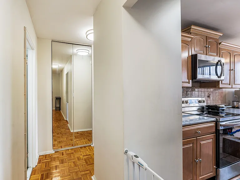 300 Winston Dr #318 — Photo 15