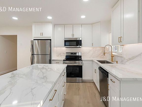 4th image of 4575 Kensington Dr APT 1