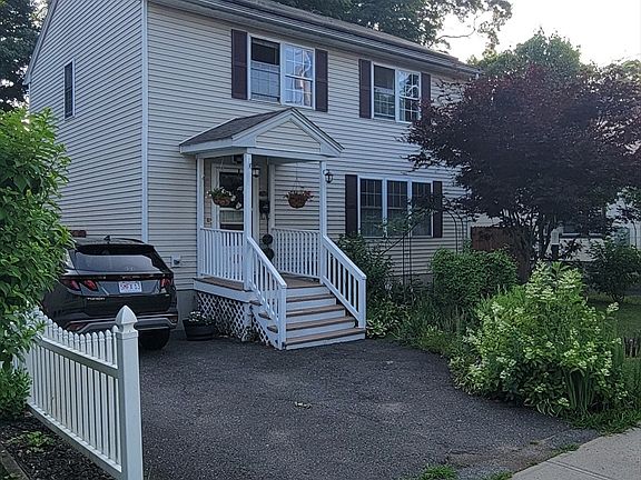 2nd image of 142 Jasper St