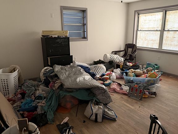 3rd image of 109 Oak Dr