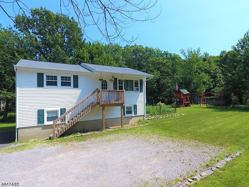 1st image of 126 Barry Dr N
