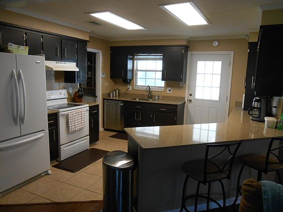 3rd image of 663 Debra Ln