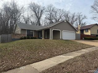 5012 Trailbend Dr, Florissant, MO 63033