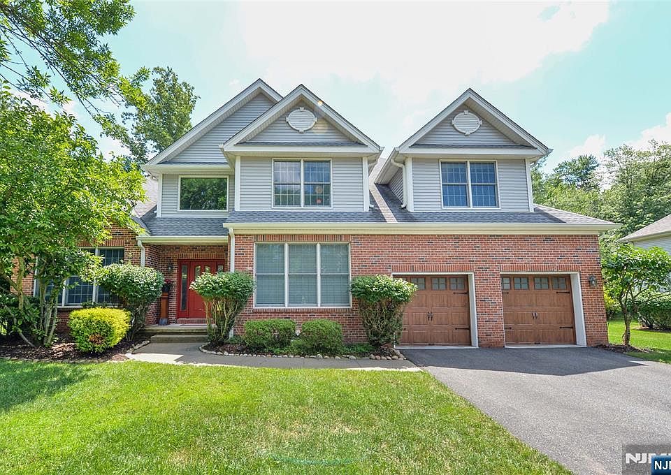 1st image of 1 Woods Edge Rd