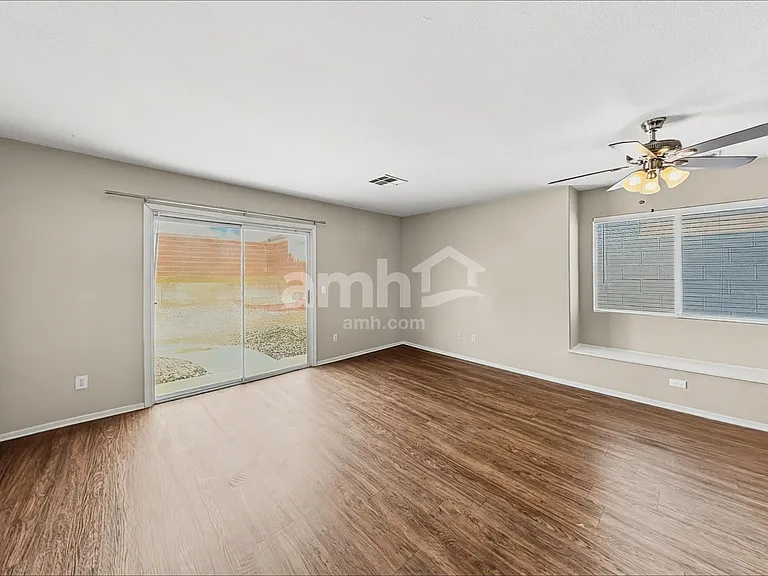 1717 Cedar Bluffs Way — Photo 5