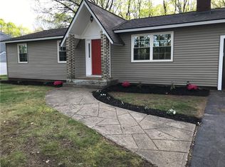 19 Black Hawk Trl, Smithfield, RI 02917