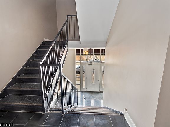 3rd image of 2801 W Ardmore Ave APT 1B