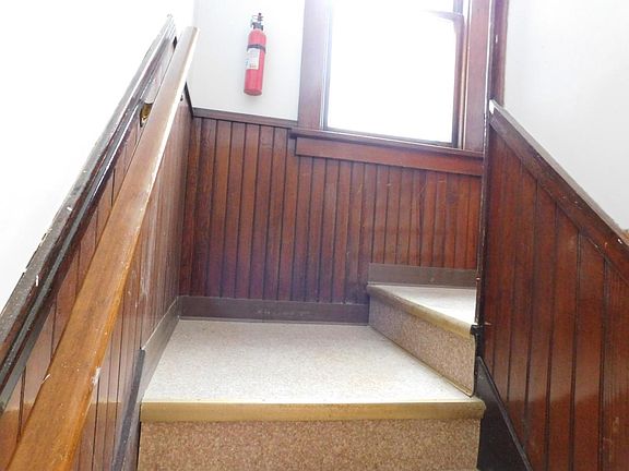Stairwell Landing going up to 2nd flr