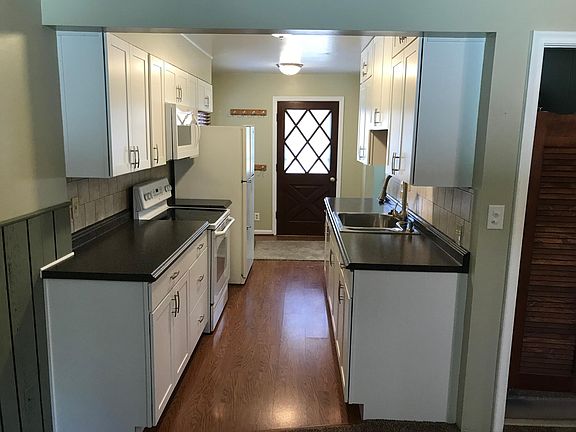 3rd image of 1533 Glen Arbor Cir