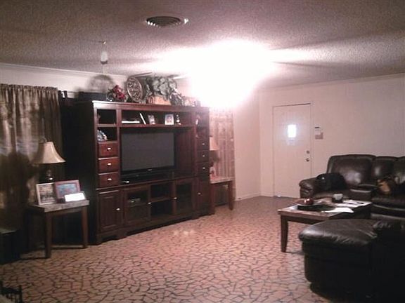 4th image of 1010 Roselawn Ave