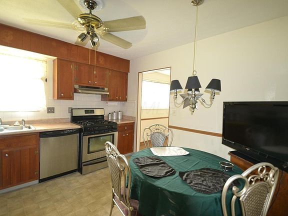 3rd image of 130 Lorraine Blvd