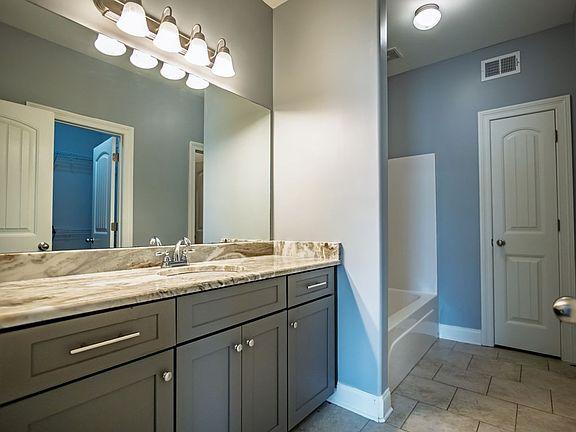 5th image of 224 Massee Cir