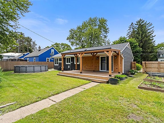 3rd image of 221 Highland Dr