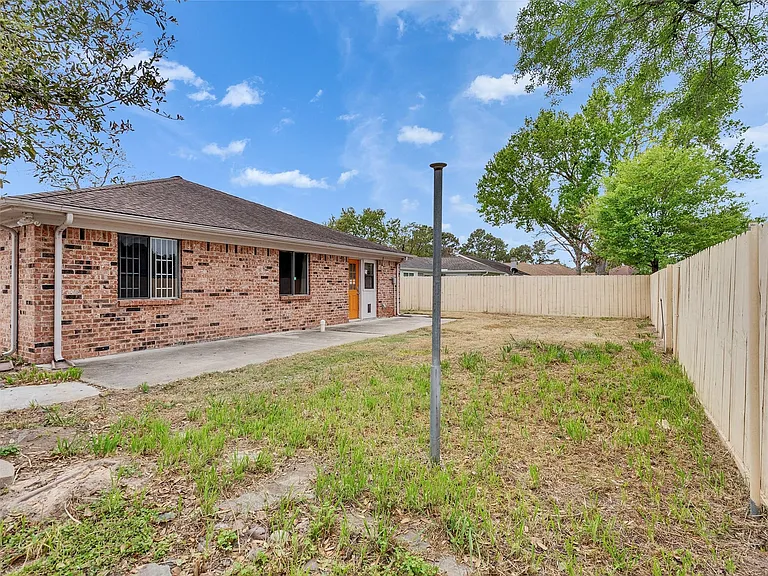 22538 Market Square Ln — Photo 16